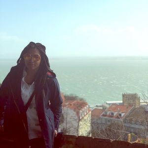 Meet your Posher, Caitlin